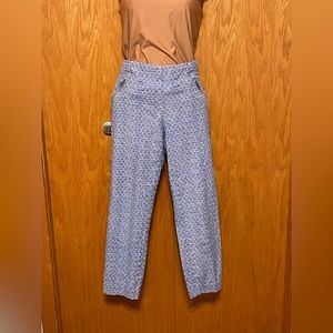 Anthropologie cropped seashell pants, size 2/4